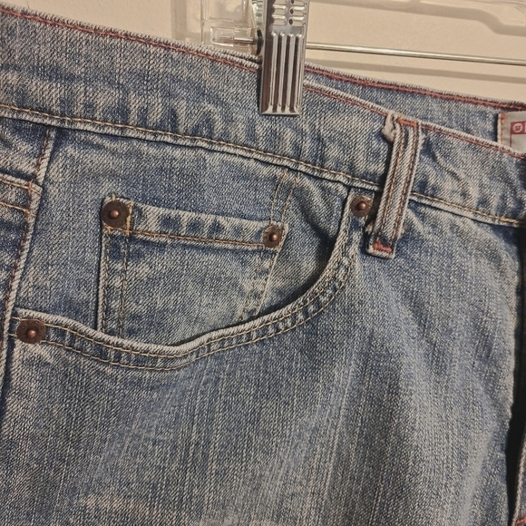 Levi's | Women's Mid Rise Medium Rinse Stretch Denim Shorts (Size 20W Short) - Picture 5 of 13